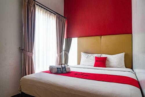 Hotel Reddoorz Plus Near Blok M Square