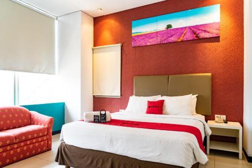 Hotel Reddoorz Plus Near Blok M Square