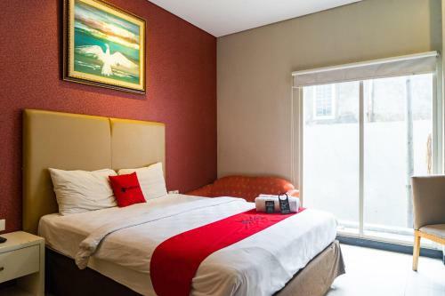 Hotel Reddoorz Plus Near Blok M Square