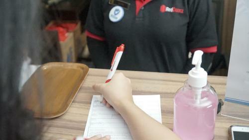 Hostal Reddoorz @ Jalan Gatot Subroto Jakarta