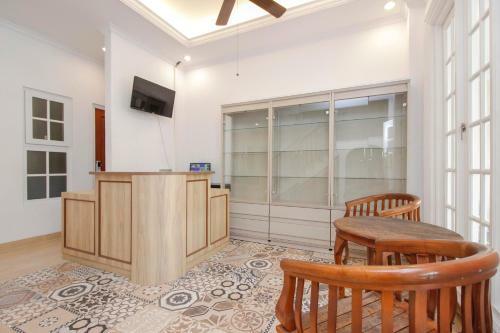 Hostal Reddoorz Plus @ Kwitang 2