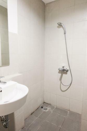 Brand New And Comfy Studio Bintaro Icon Apartment By Travelio