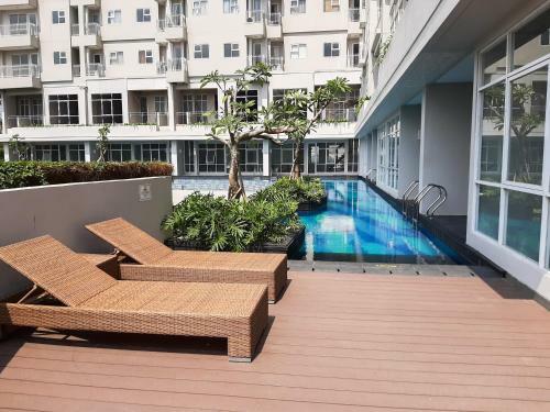Comfy And Modern Studio Bintaro Icon Apartment By Travelio
