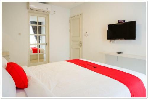 Hotel Reddoorz Plus @ Madukoro Raya Semarang