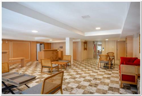 Hotel Reddoorz Plus @ Madukoro Raya Semarang