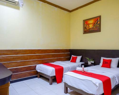Reddoorz Plus @ Hotel Asih Uny