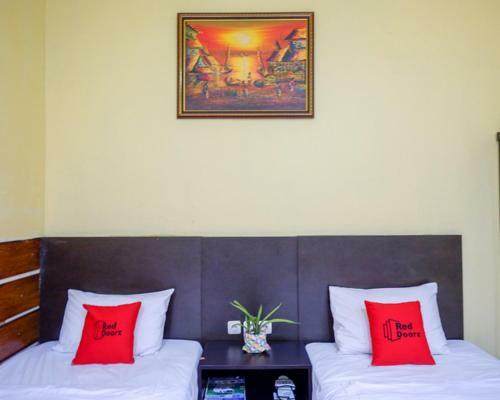 Reddoorz Plus @ Hotel Asih Uny