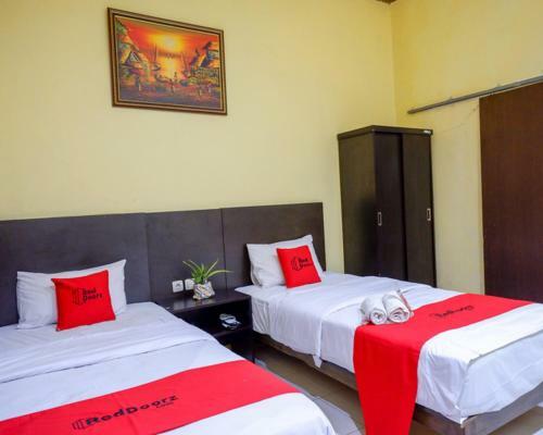 Reddoorz Plus @ Hotel Asih Uny