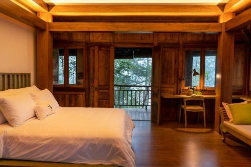 Hotel Tira Vilagna Suites & Spa
