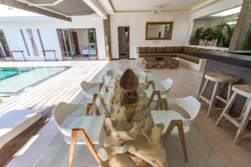 Luxury 3 Bedroom Villa With Private Pool, Bali Villa 1157