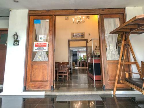 Hotel Reddoorz Syariah @ Jalan Buring Malang