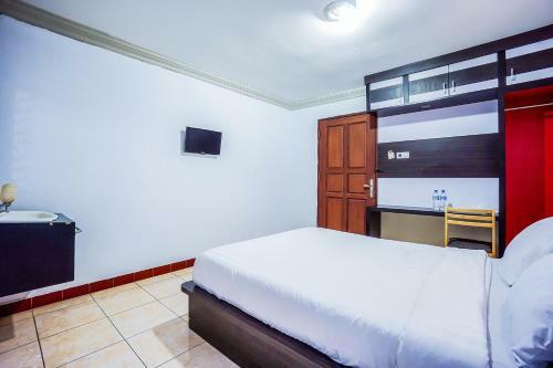 Capital O 3433 Hotel Plaza