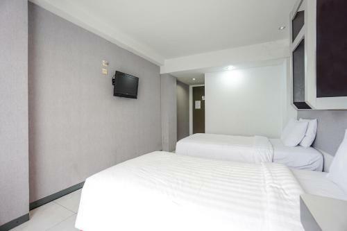 Capital O 3433 Hotel Plaza