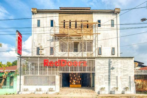 Hostal Reddoorz @ Jalan Kapten Muslim Medan