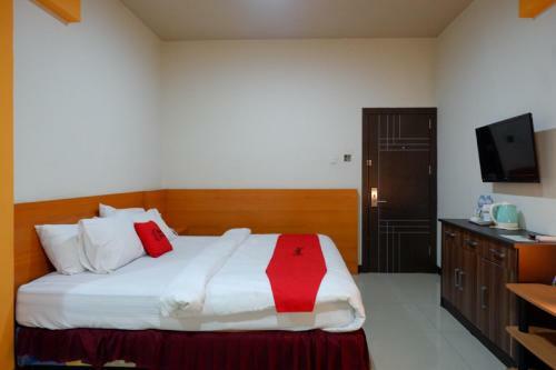 Reddoorz Plus @ Cameloan Hotel Palu