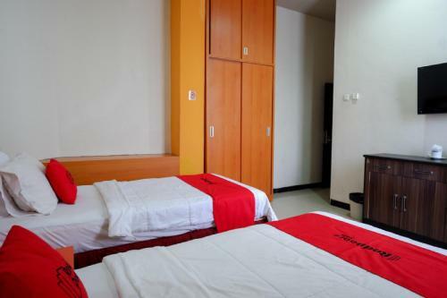 Reddoorz Plus @ Cameloan Hotel Palu