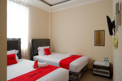Hostal Reddoorz Near Millenium Waterpark Palu