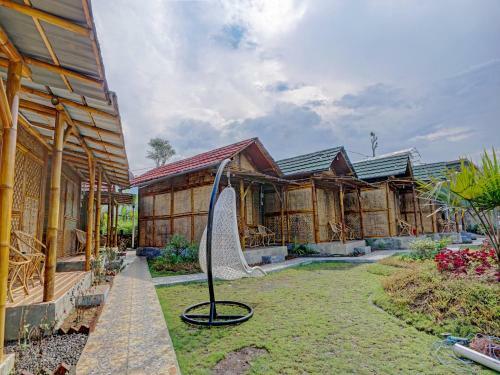 Hotel Oyo 90225 Rumah Bambu Trawas Syariah