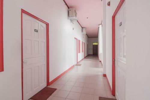 Hostal Koolkost Syariah Near Ayani Mega Mall Pontianak
