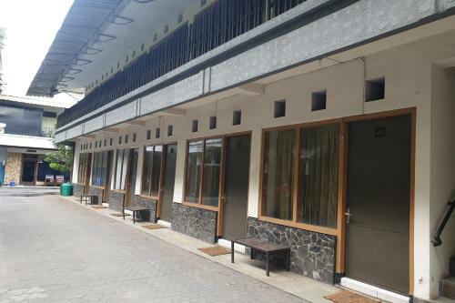 Hotel Spot On 2090 Ratna Backpacker Syariah