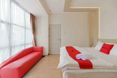Hostal Reddoorz Plus Near Millenium Ict Centre Medan 2