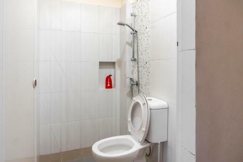 Hostal Reddoorz Plus Near Millenium Ict Centre Medan 2