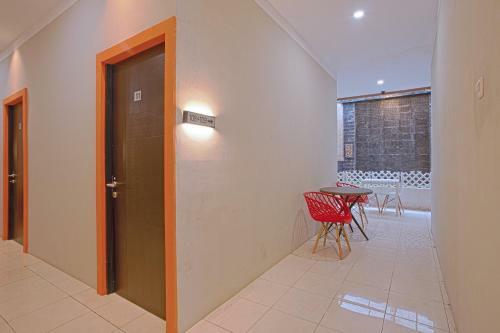 Hotel Oyo 2443 Innjoy Transm Banyumanik