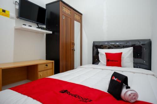 Hostal Reddoorz Hostel Near Kota Lama Semarang