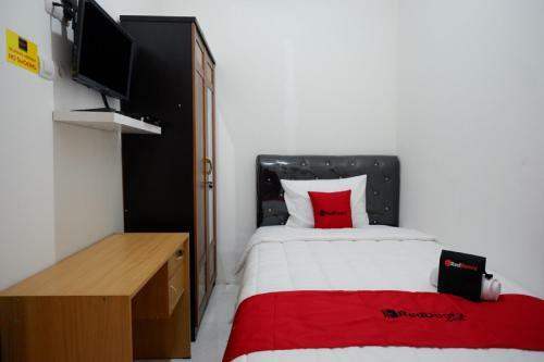 Hostal Reddoorz Hostel Near Kota Lama Semarang
