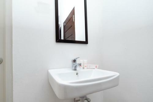 Hotel Oyo 1611 Four D'home