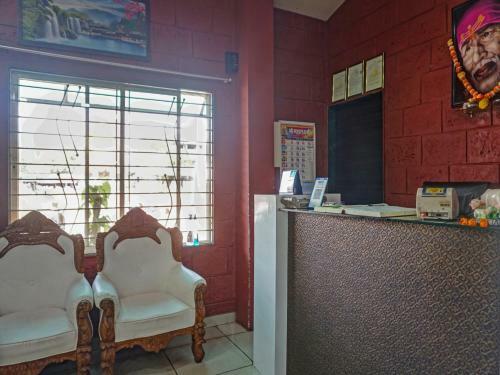 Hotel Oyo 90253 Dhelomi