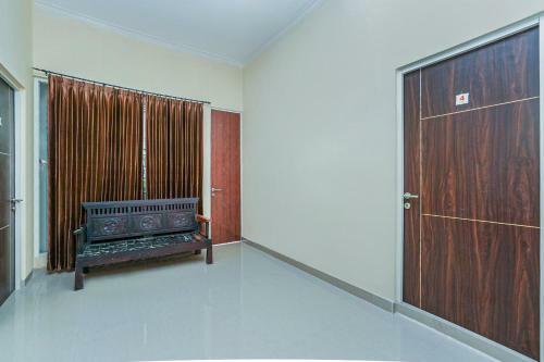 Hotel Oyo 1957 Riverside Residence