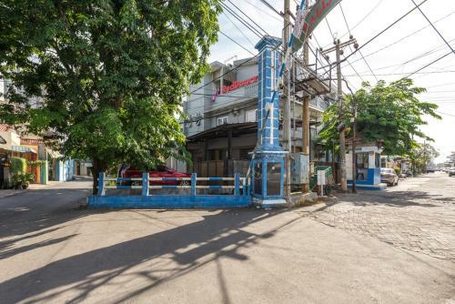 Hostal Reddoorz Near Widya Mandala University