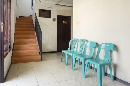 Hostal Reddoorz Near Widya Mandala University