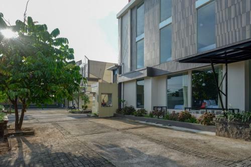 Hotel Reddoorz Plus Near Solo Baru