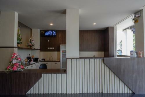 Hotel Reddoorz Plus Near Solo Baru