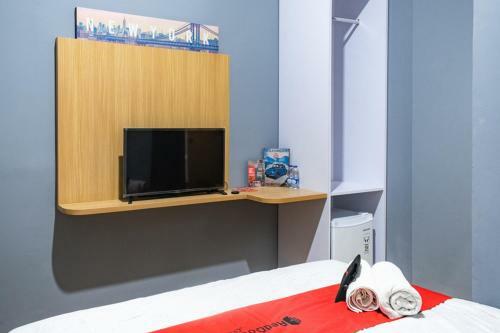 Hostal Reddoorz Plus @ Otista Raya Ciputat