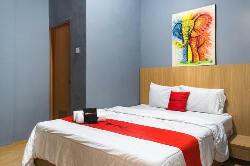 Hostal Reddoorz Plus @ Otista Raya Ciputat