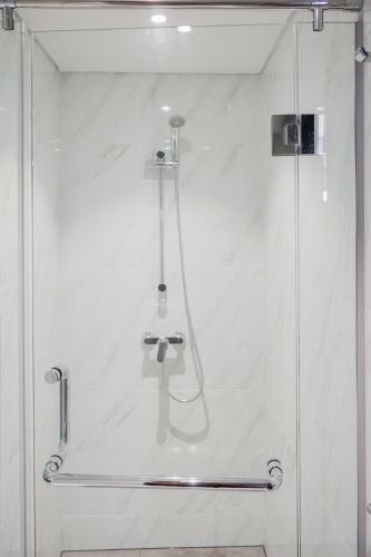 Premium 1br The Branz Apartment By Travelio