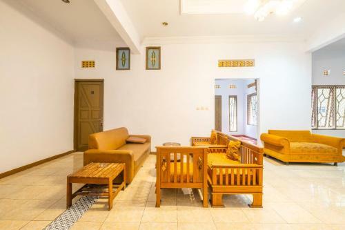 Oyo 2395 Hotel Aden 2 Syariah