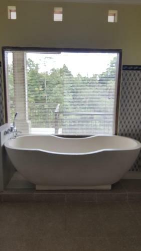 Hostal Bayu House And Villas