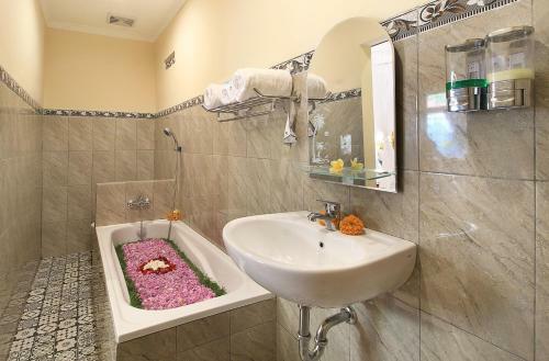 Hostal Jerogadung House