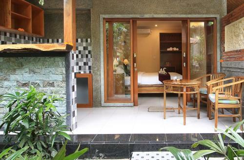 Hostal Jerogadung House
