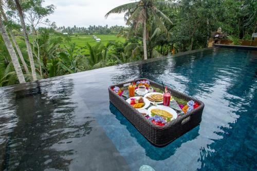 Villa Alam Surya, Mas