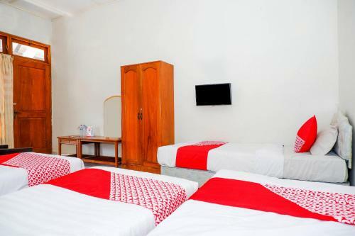 Oyo 1196 Hotel Pura Puspa Rosa