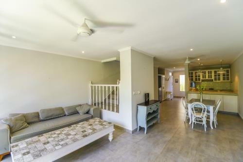 Flamboyan Apartments Sanur
