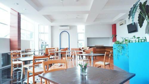 Albergue Madina Inn Hotel