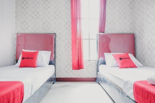 Hostal Reddoorz Near Nagoya Hill Batam 4