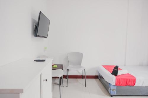 Hostal Reddoorz Near Nagoya Hill Batam 4