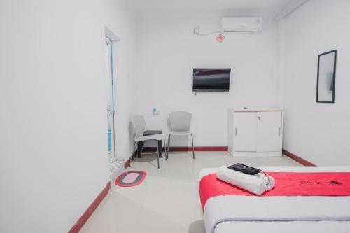 Hostal Reddoorz Near Nagoya Hill Batam 4